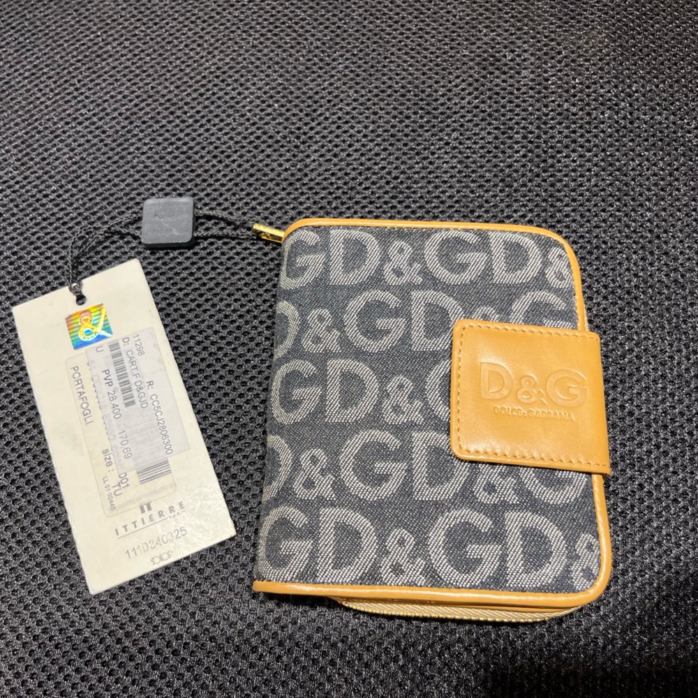D&G Black and Tan Wallet